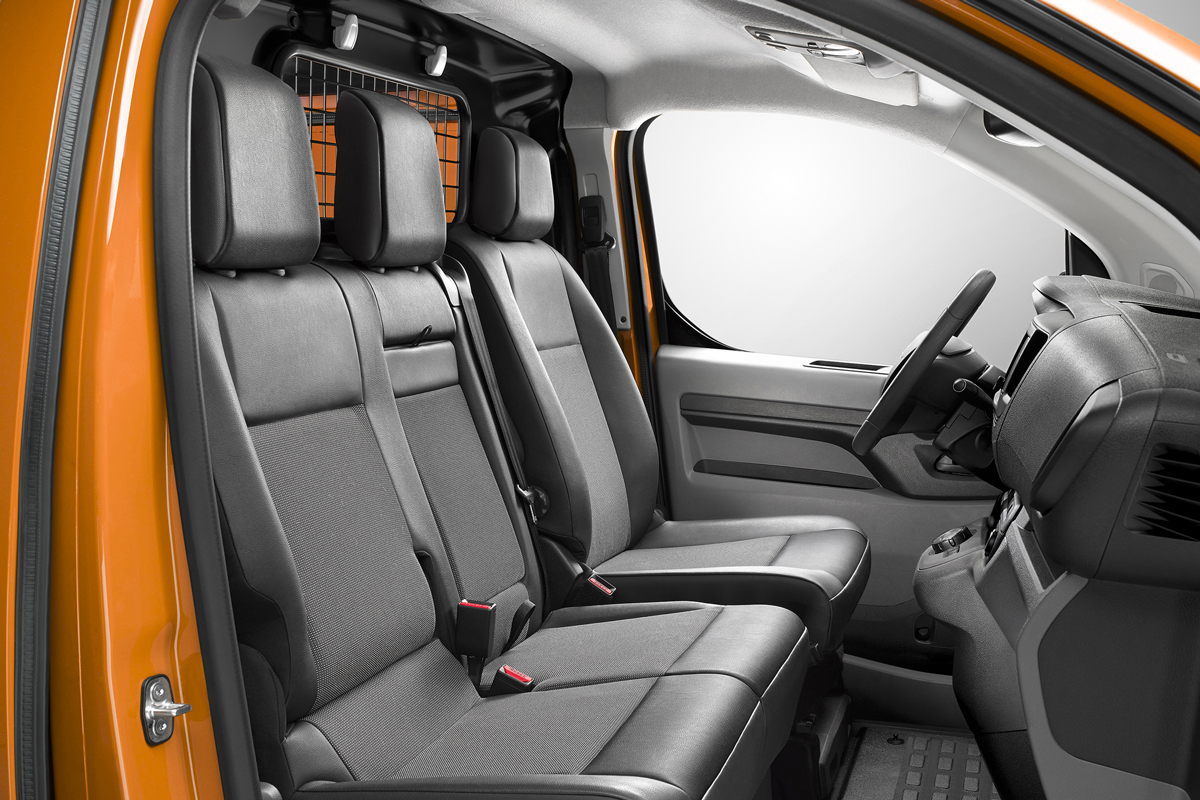 interior opel vivaro