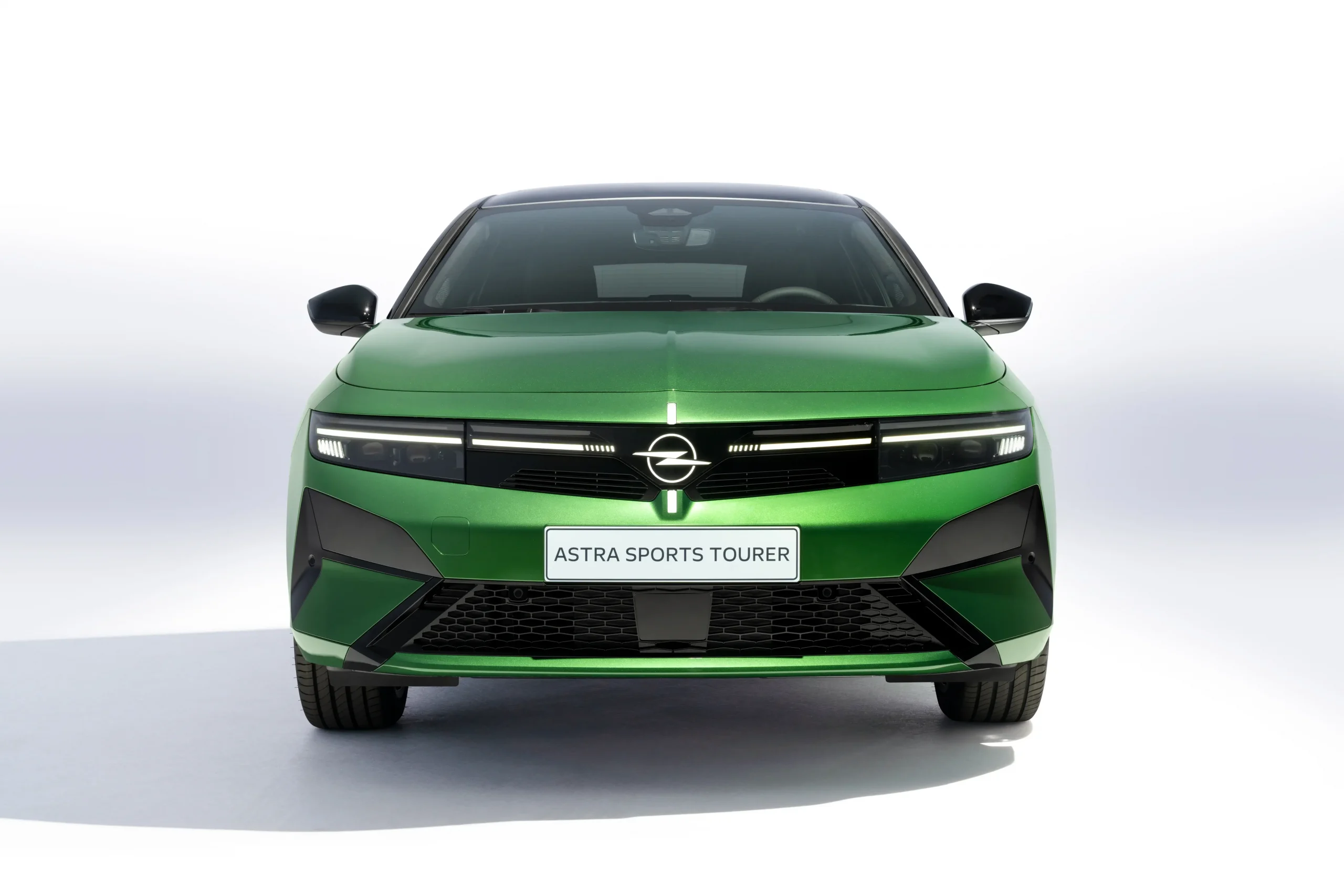 Opel Astra Sports Tourer 2026 visto de frente