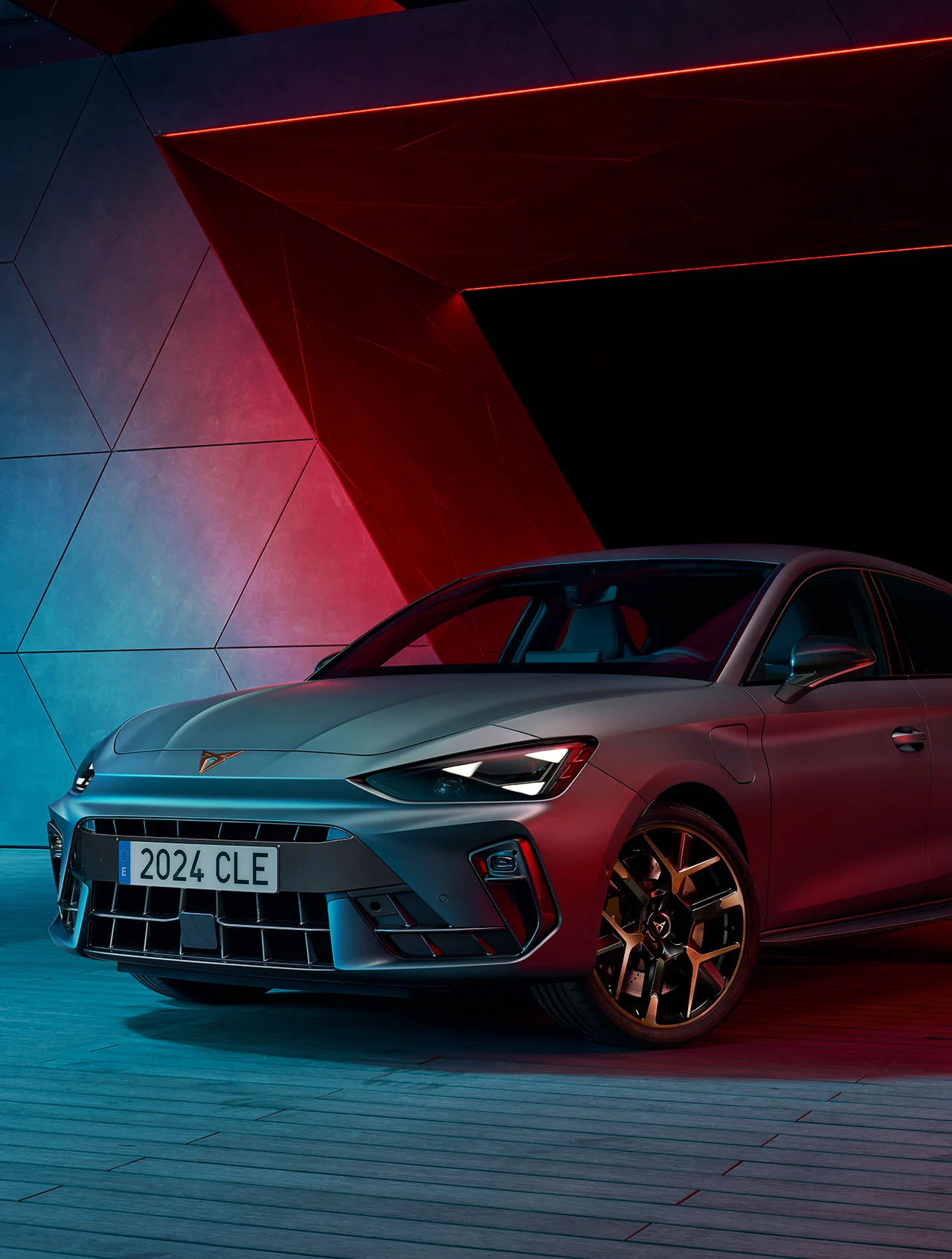 CUPRA Leon visto de 3/4 de frente