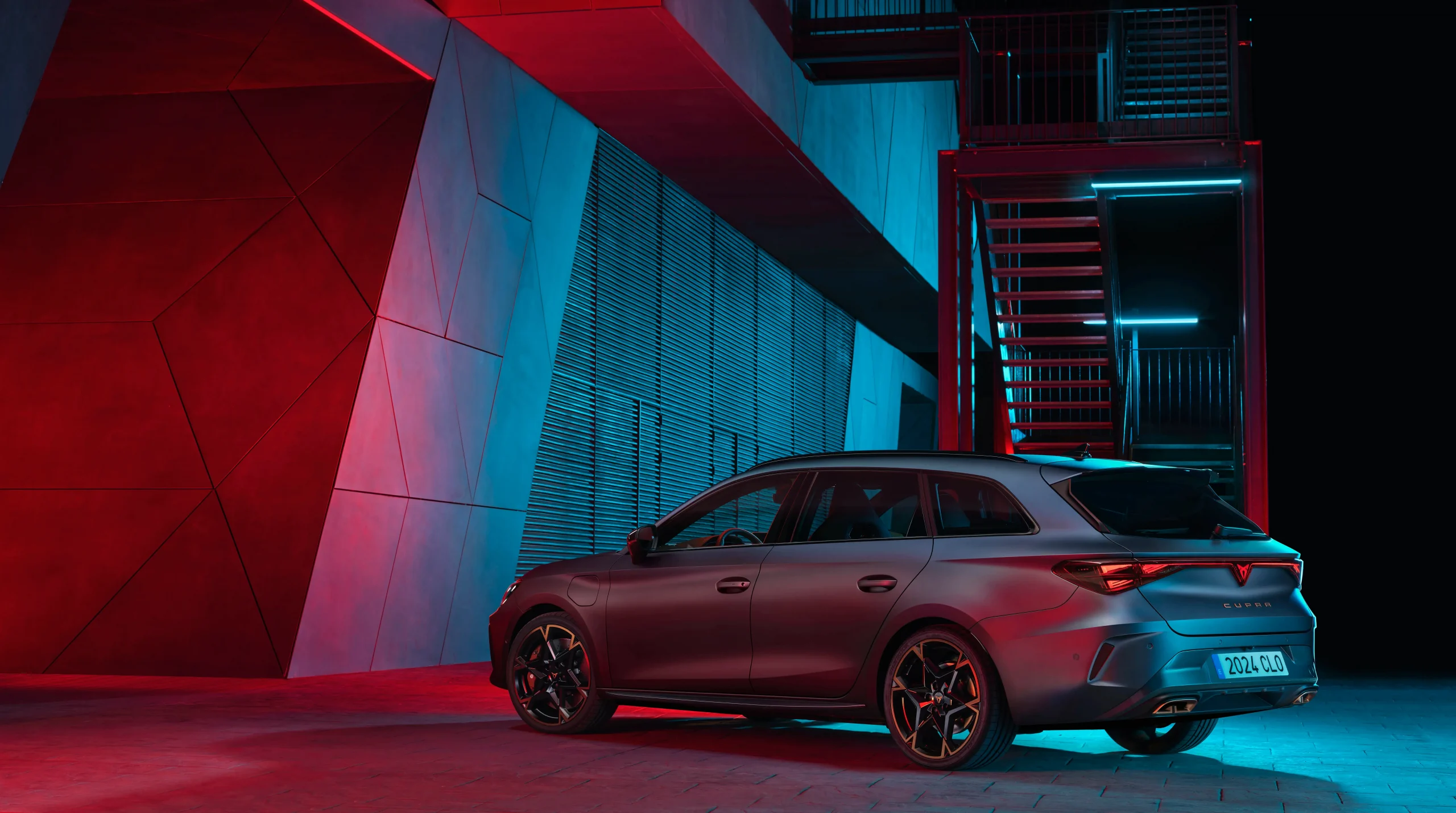 CUPRA Leon Sportstourer visto de traseira