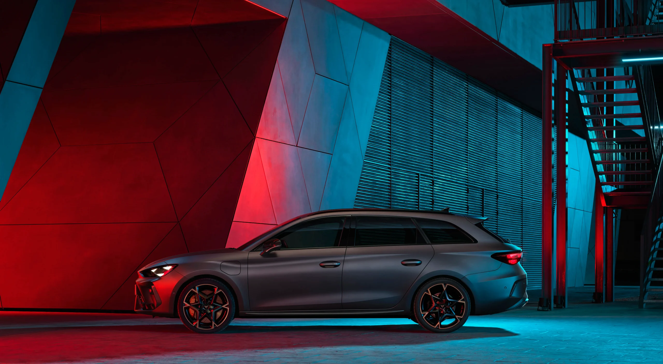 CUPRA Leon Sportstourer visto de lado